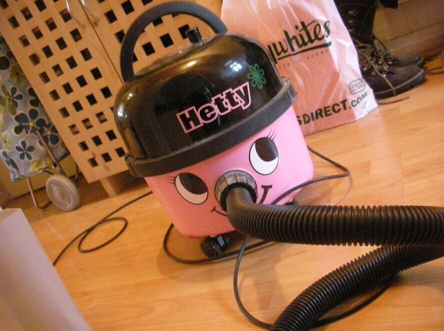 Hetty（ヘティ） 掃除機　英国Numatic社 イギリス生まれの可愛い掃除機Henryと彼女Hettyがコンパクトに