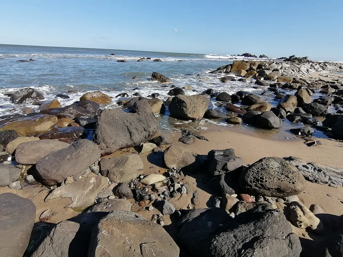 長崎海岸の岩場