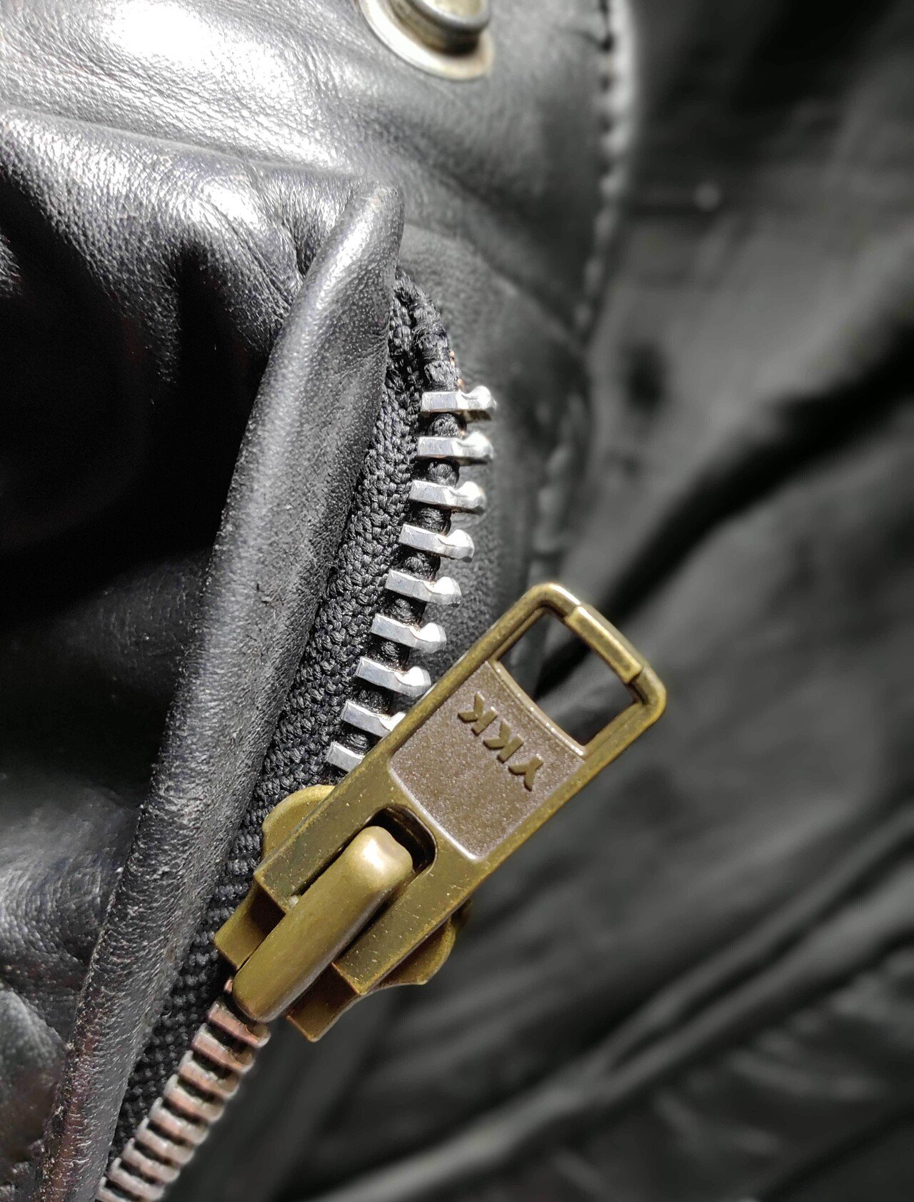 シングルライダース＜Schott＞のジッパー（スライダー）を直した