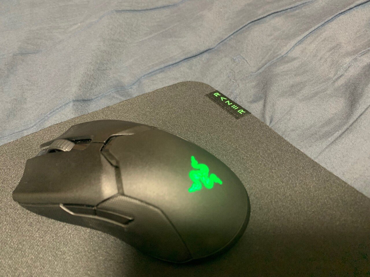 Razer Gigantus V2 Large - Miękka duża podkładka pod mysz do