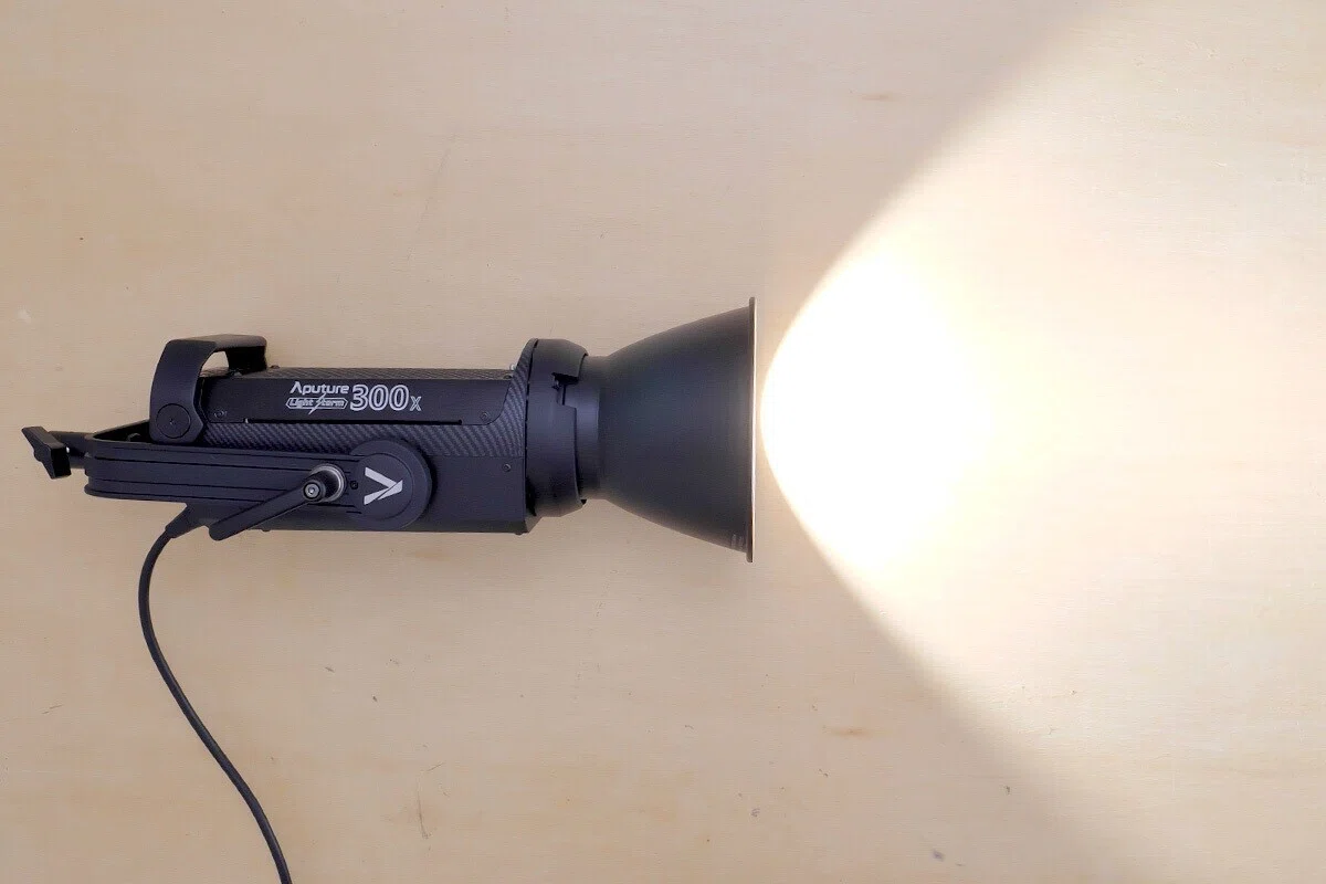 今年一年、LEDビデオライトには随分とお世話になりました！ 【Aputure 