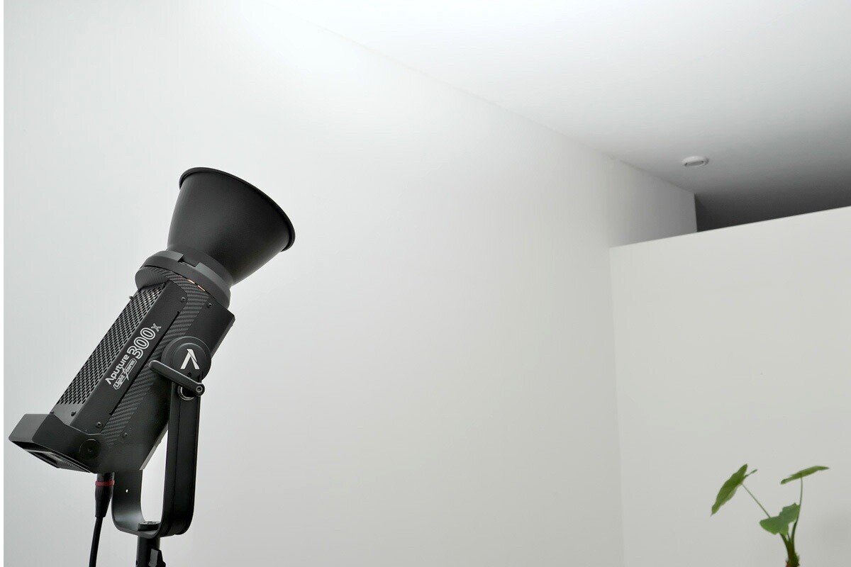 Aputure LS 300x Light Storm 撮影用照明 ライティング Amazon