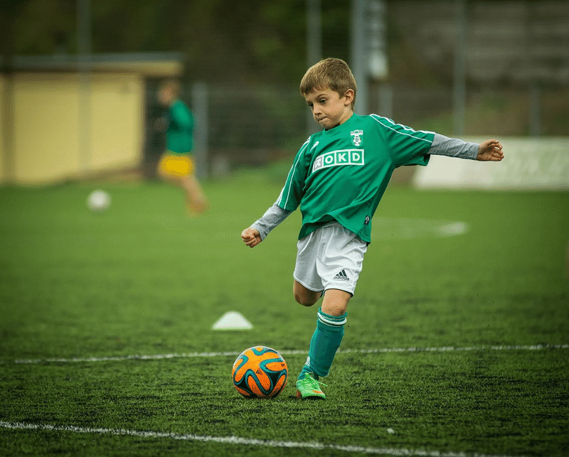 サッカー　少年