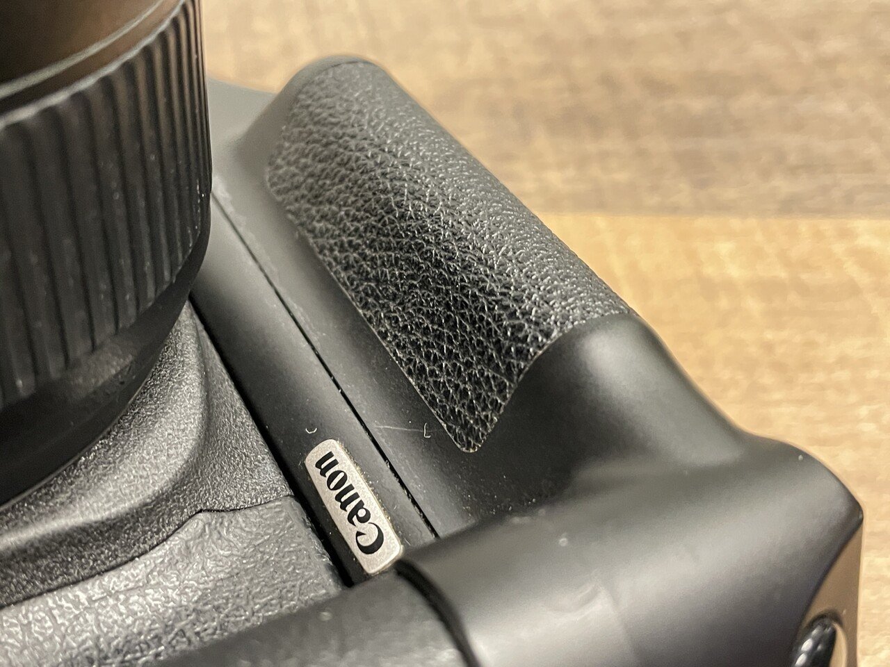 Eos Elan 7neにバッテリーパックを導入 Moja Moja Note