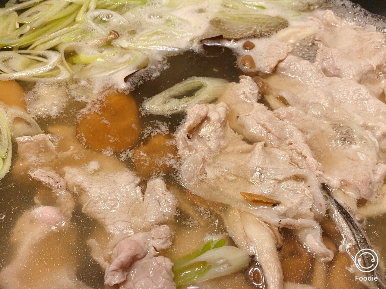 体調が思わしくなく あるものでしゃぶしゃぶだよ たっぷりの大根おろし 葱 豚肉 だるくてね 昆布と干し椎茸と煮干しで出汁は鍋 に材料を入れて煮出したの 葱と煮干しを豚肉に巻き込んで大根おろしとポン酢で食 松田真枝 Note