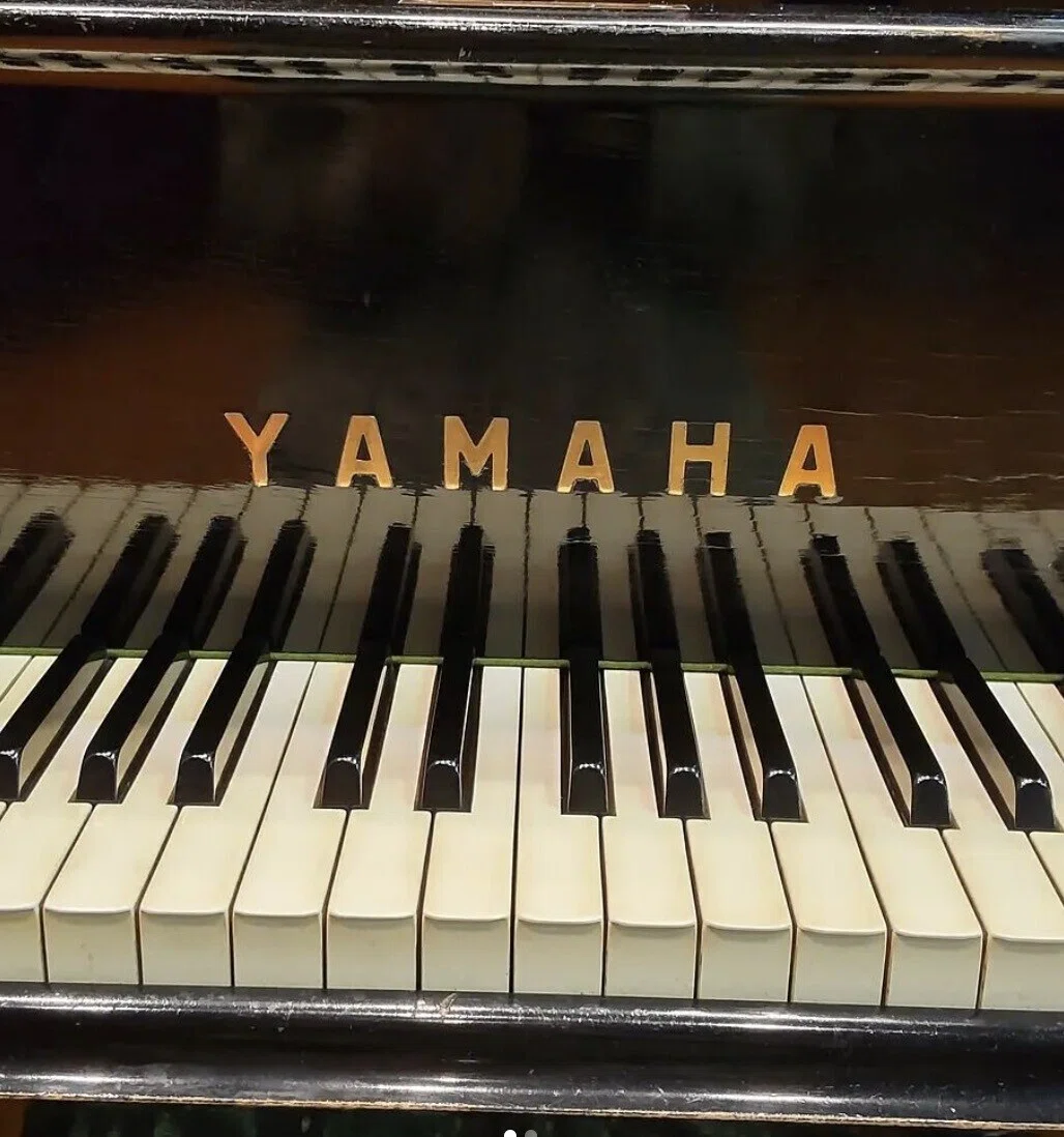 体育館のピアノ｜Hitomi Nishiyama 西山瞳