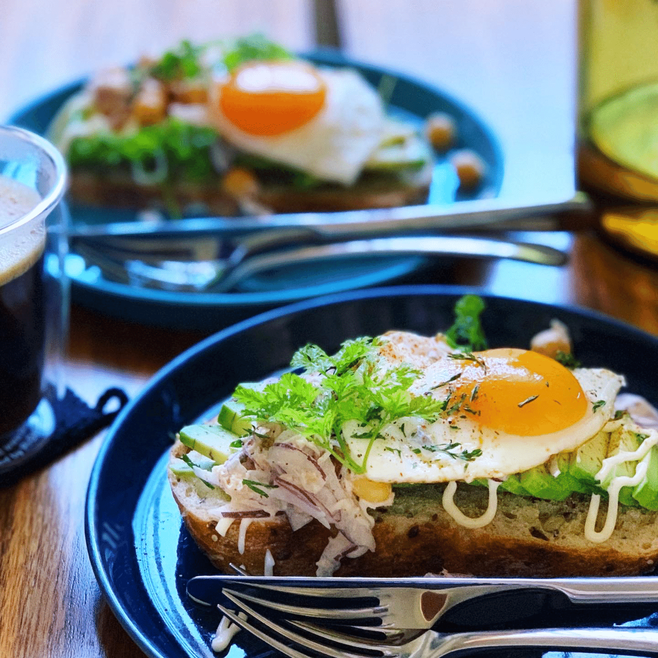サワードゥのタルティーヌ アボカドと目玉焼き｜みずのさちこ