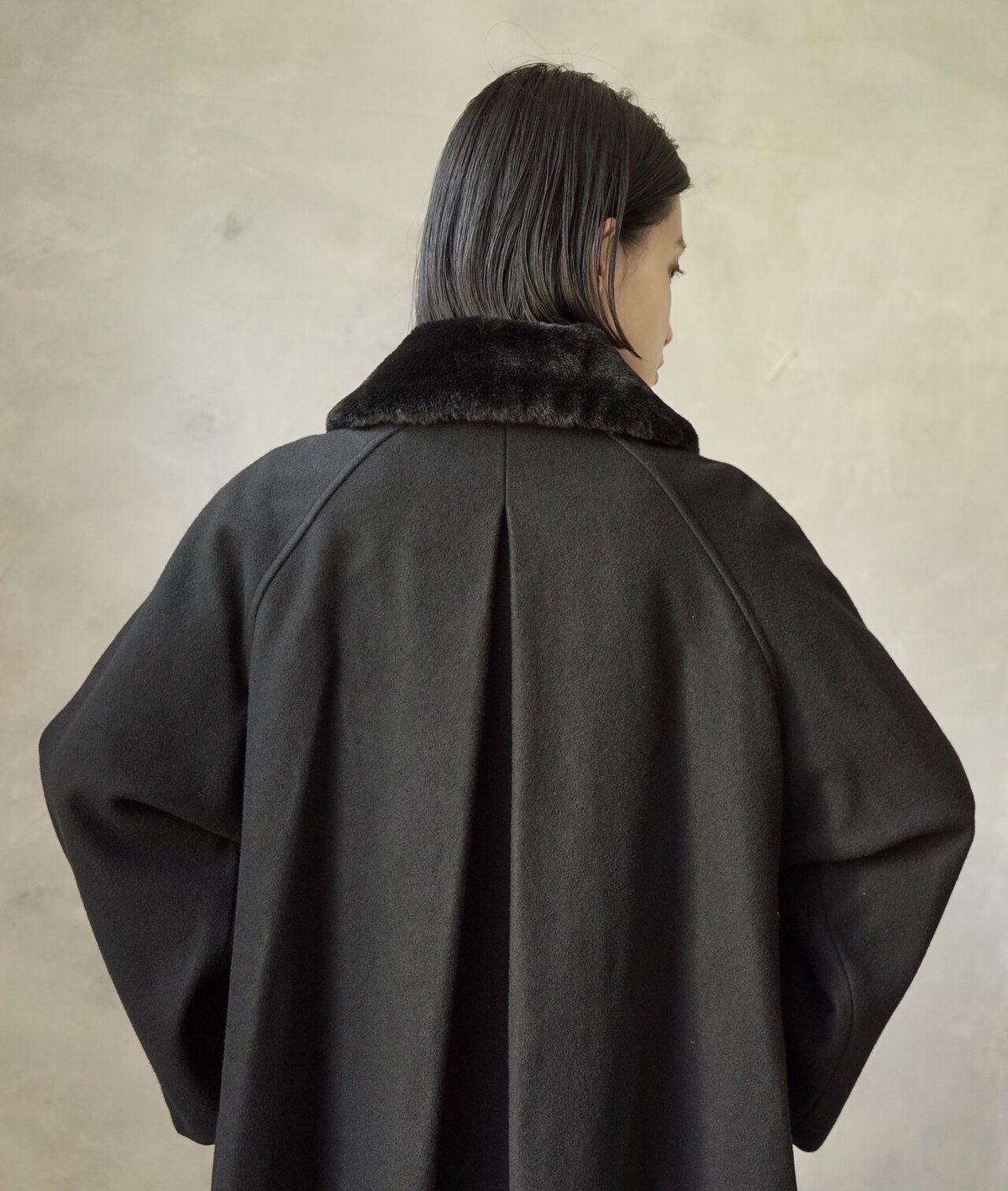 11/17（水）の販売情報】最高のエコファーでクラシカルなハーフコート  