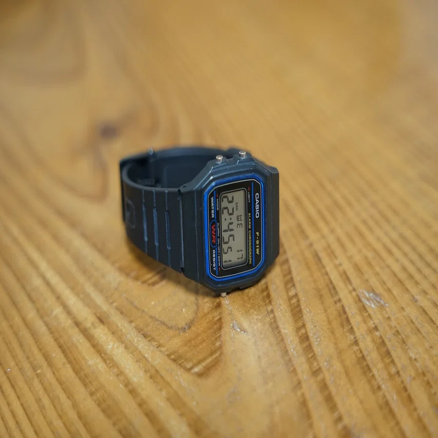お気に入りサウナグッズへの愛を語る②CASIO F-91W いわゆるチープ 