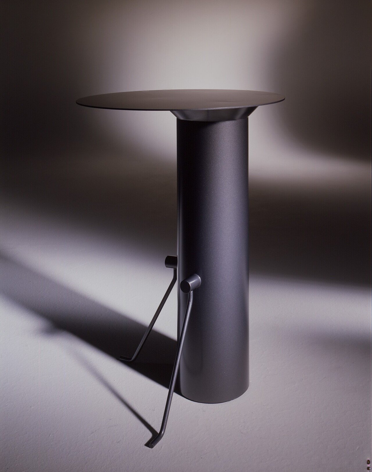 最小の椅子 ｜ジョンという名の椅子（内田繁のCHAIR展）｜黒川
