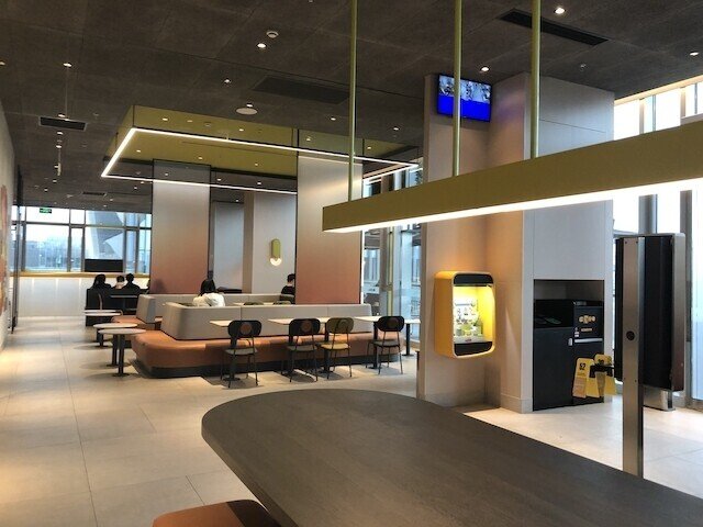 マクドナルド✖️書店はどんな感じ？｜吉田美津江