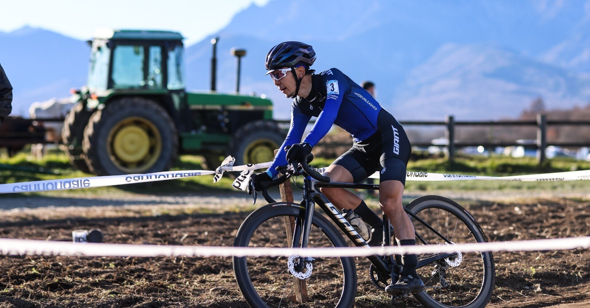 【チネリ SC 】rapha カウベル　野辺山シクロクロス限定　黒 野辺山シクロクロス Rapha製の公式「泥」Tシャツ＆カウベルを