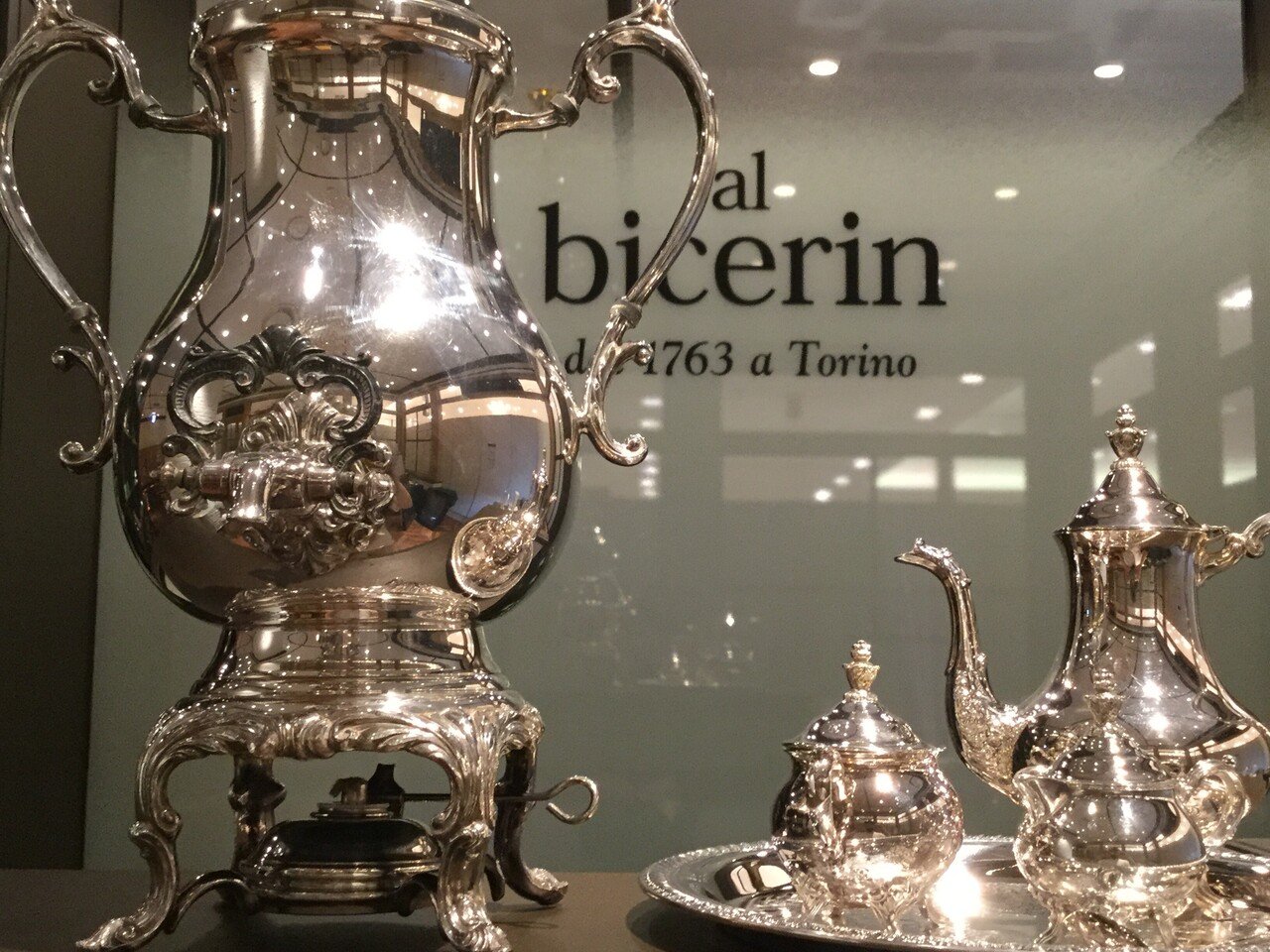 Bicerinのインテリア ～サモバール～｜Bicerin