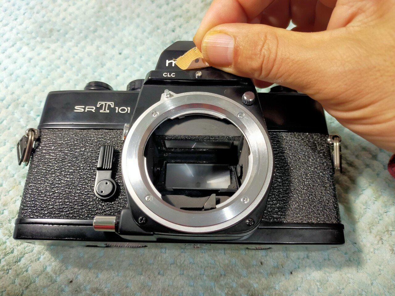 ミノルタ SRT 101の分解｜フィルムカメラ修理のアクアカメラ