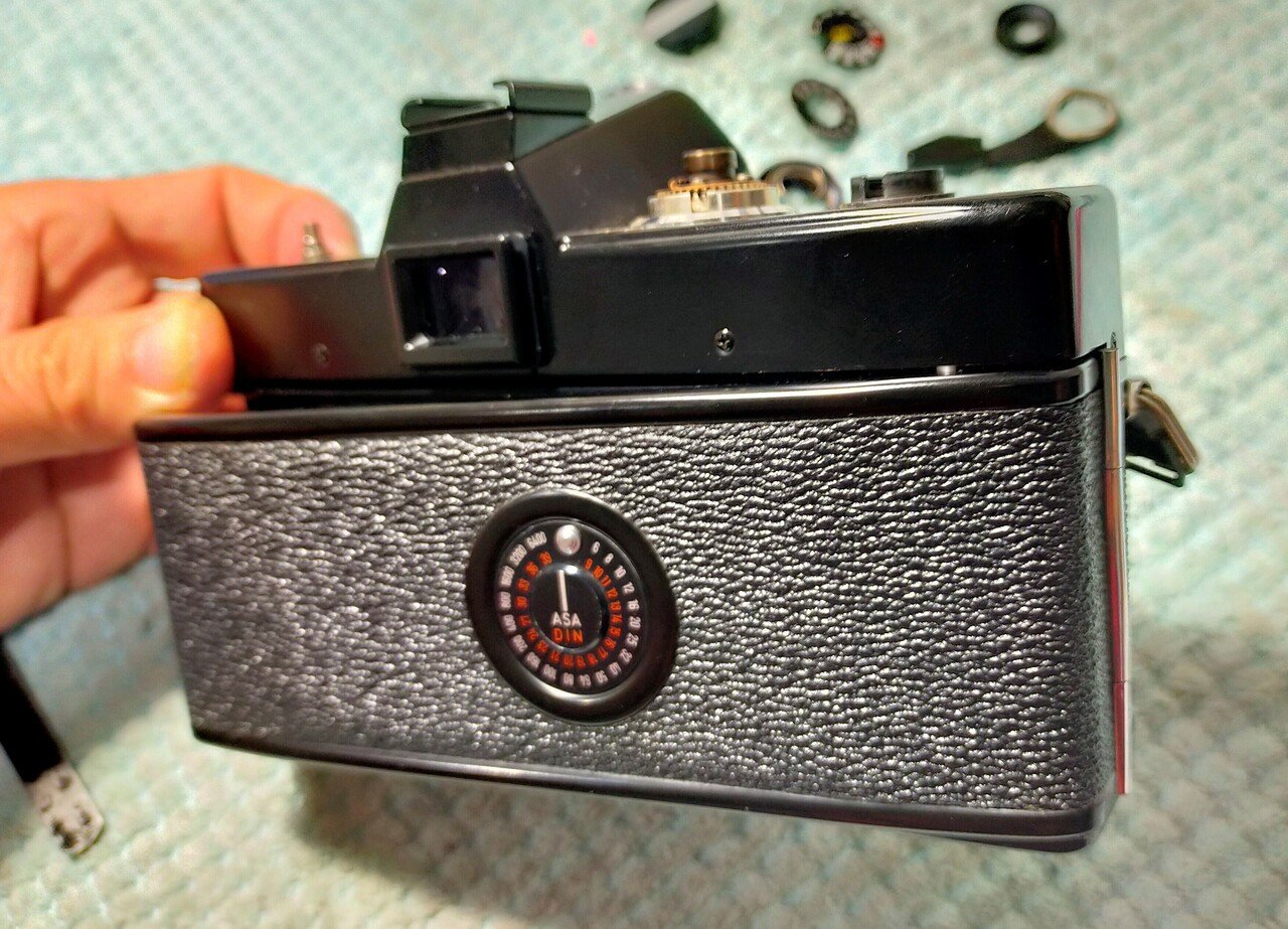ミノルタ SRT 101の分解｜フィルムカメラ修理のアクアカメラ
