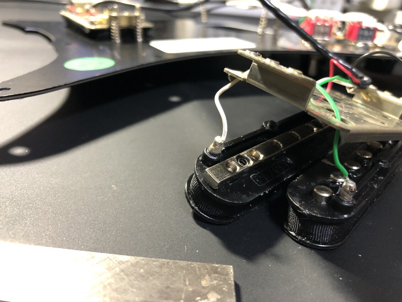 Fender Player LEAD3の配線改造(コイルタップ時の使用ボビン Fender Player LEAD3の配線改造(コイルタップ時の使用ボビン