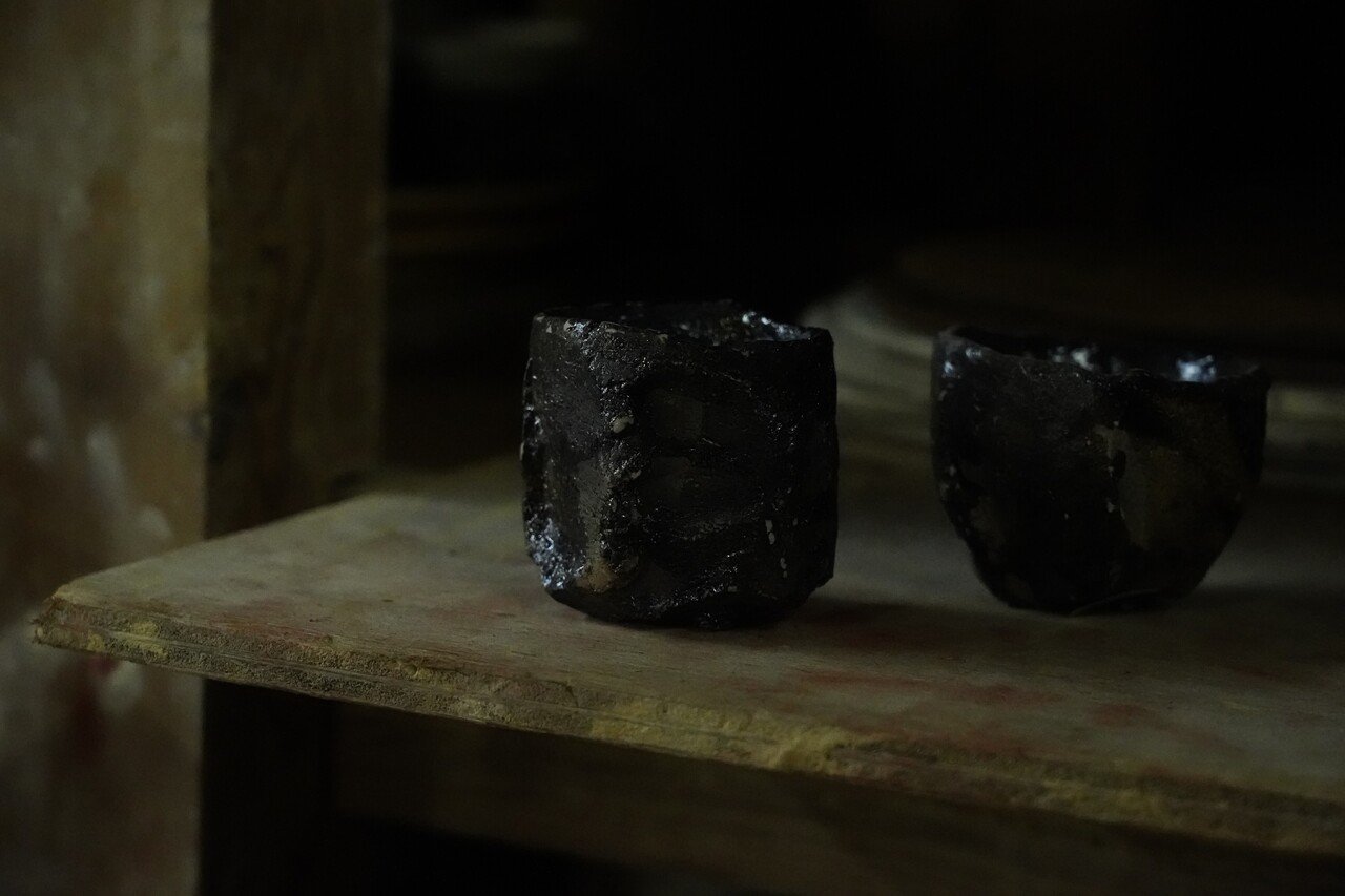 二階堂明弘 益楽黒茶碗 共箱 (益子焼)