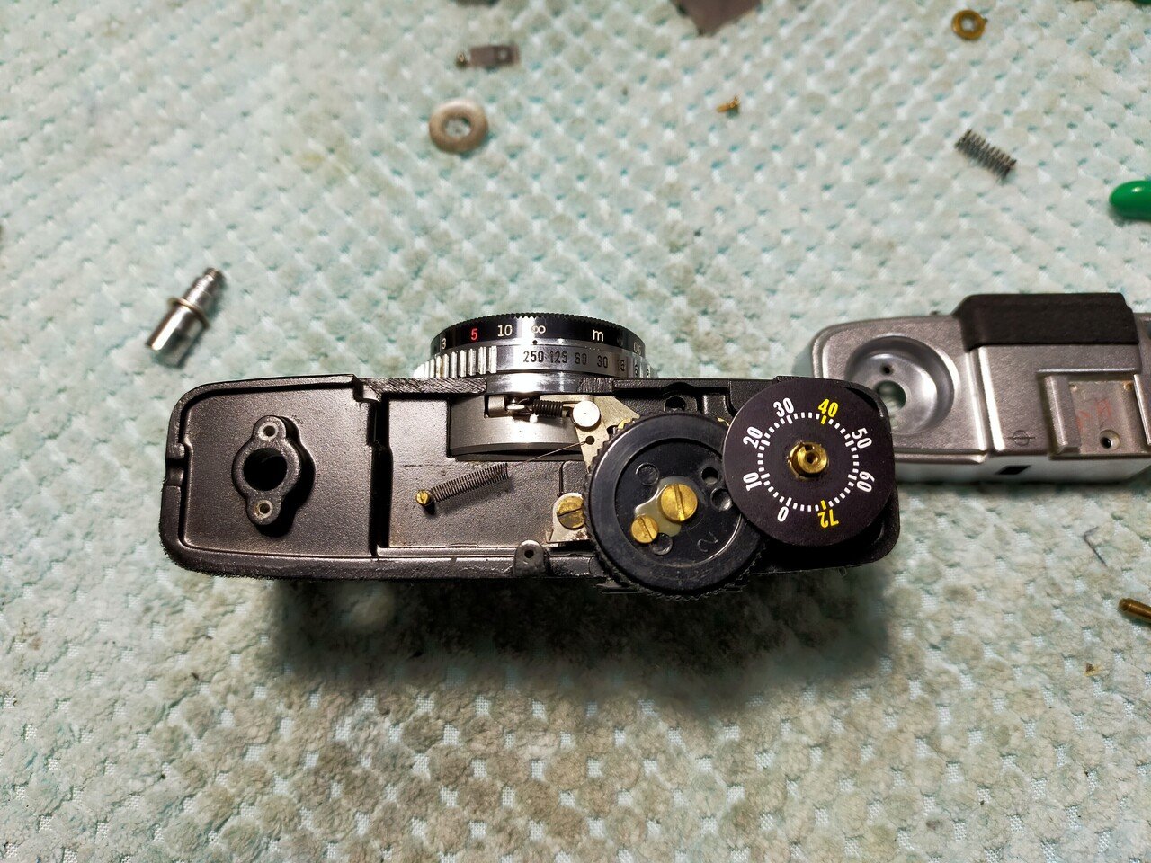 Olympus Pen Sの分解｜フィルムカメラ修理のアクアカメラ