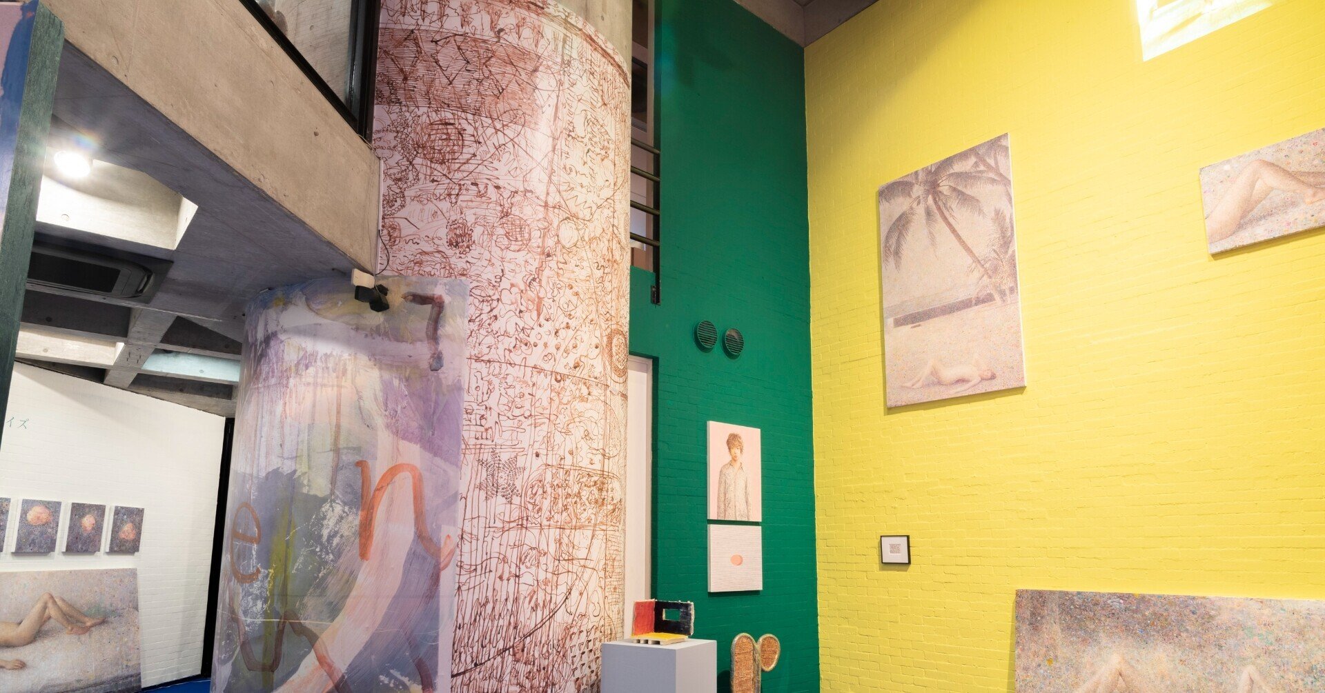 6つの壺とボトルメールが浮かぶ部屋」 梅津庸⼀＋浜名⼀憲 艸居