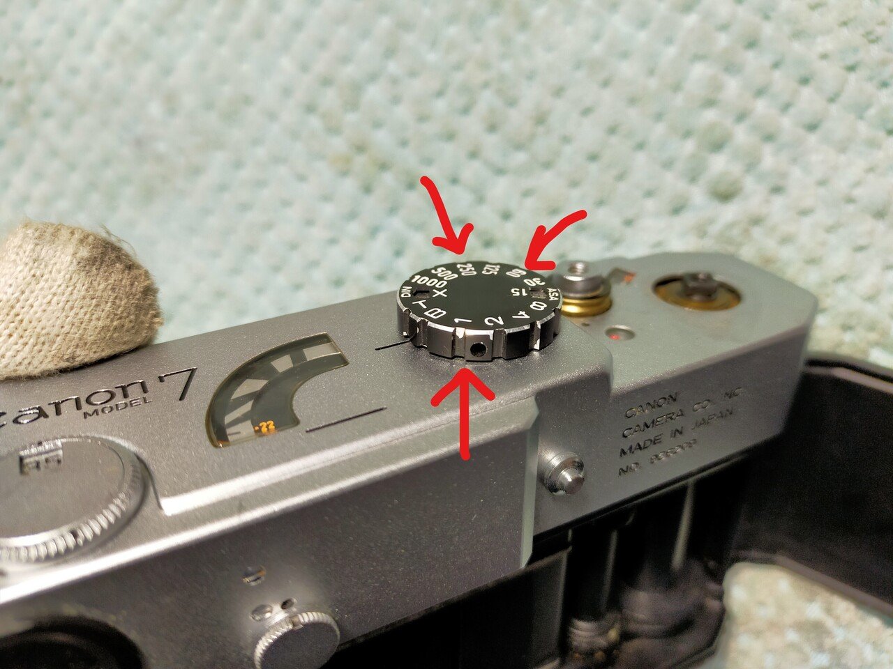 Canon 7 レンジファインダーの分解|フィルムカメラ修理のアクア Canon 7 レンジファインダーの分解|フィルムカメラ修理のアクア