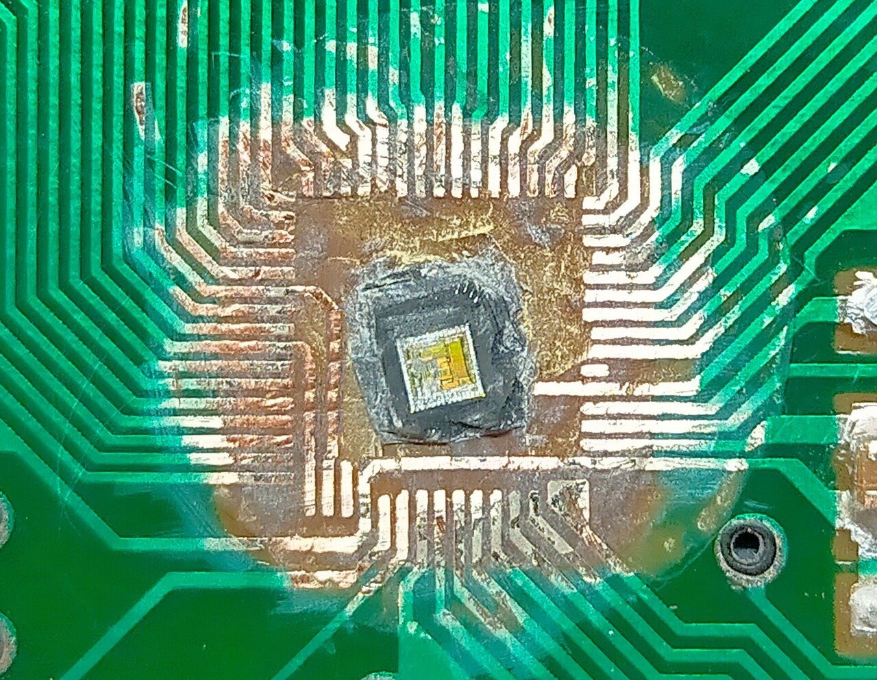 100均ガジェット分解】(27)ダイソーの「12桁ソーラー電卓