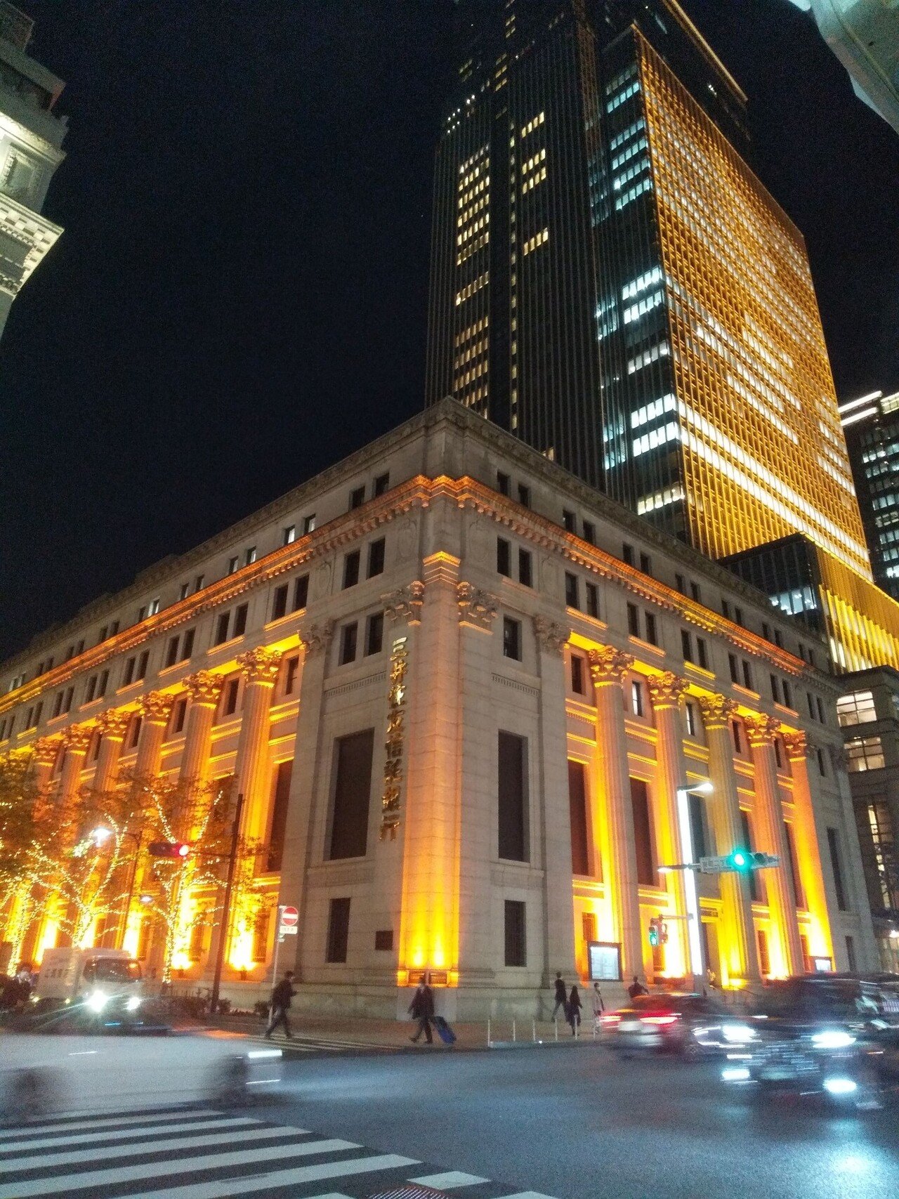 三井本館 重要文化財 と日本橋三越 夜景 かたず ひろなか Note