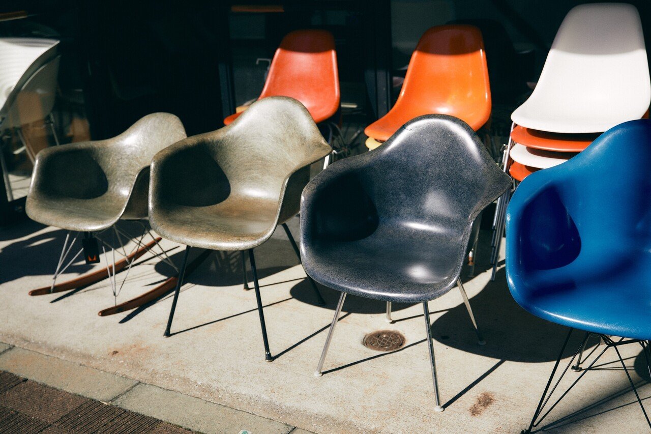 タイムレスな家具とともに生きる。Mid-Century MODERN本店にて｜BLUE