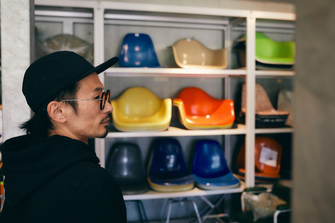 手に包まれたガラス瓶 ミッドセンチュリー ポストモダン ヴィンテージ 手に包まれたガラス瓶 ミッドセンチュリー ポストモダン