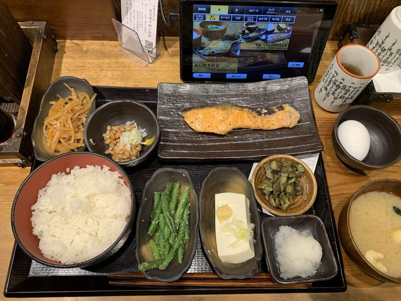 食事 しんぱち食堂 田町店 の朝鮭定食 490円 と小鉢あれこれ 朝は各30円 桔梗の花 도라지 Note