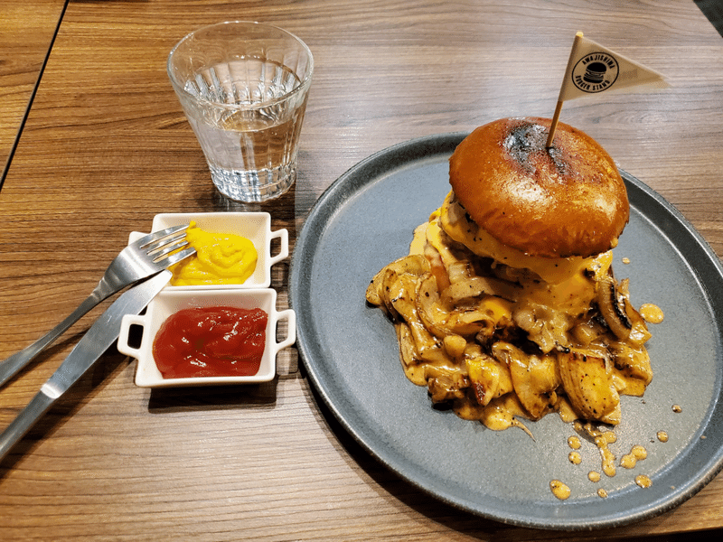 「淡路島 BURGER STAND（バーガースタンド）」内装　メニュー