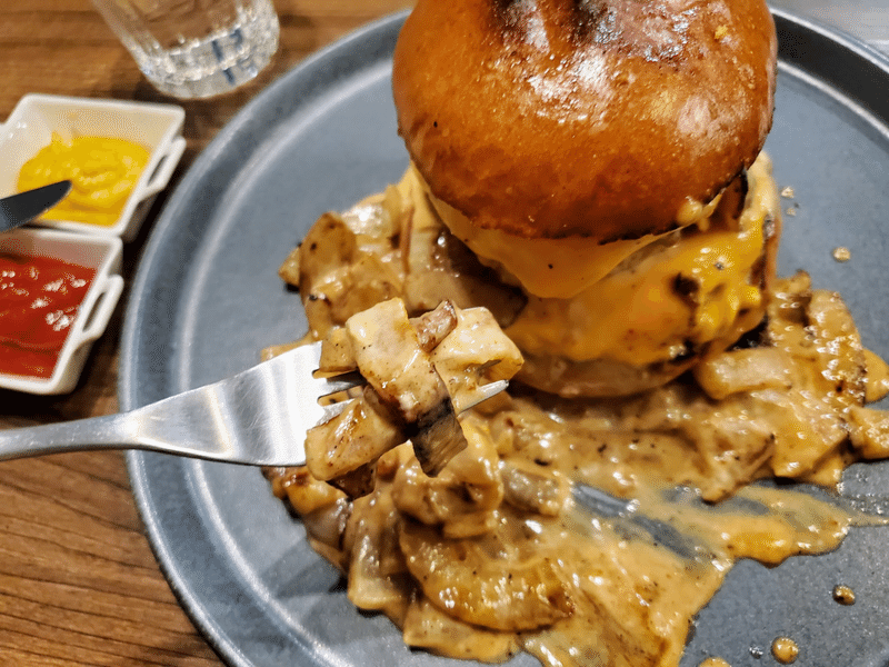 「淡路島 BURGER STAND（バーガースタンド）」内装　メニュー