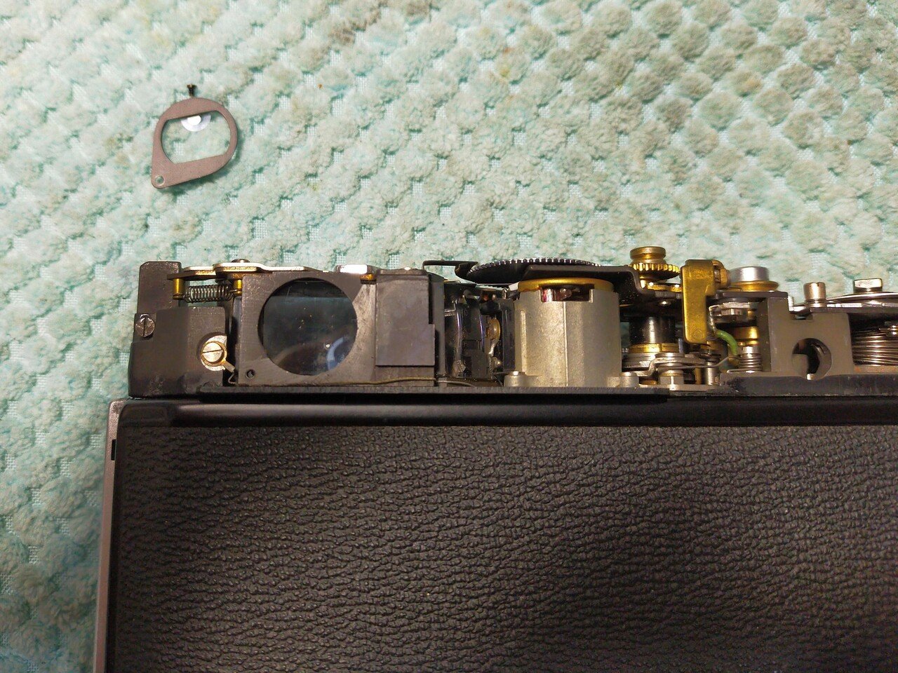 Canon 7 レンジファインダーの分解|フィルムカメラ修理のアクア Canon 7 レンジファインダーの分解|フィルムカメラ修理のアクア