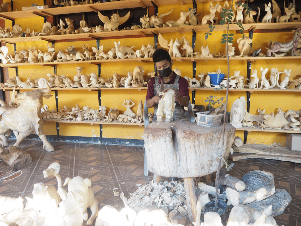 メキシコ　民芸品　オアハカ オアハカの木彫動物たち～「メキシコと中南米の民芸玩具展」より