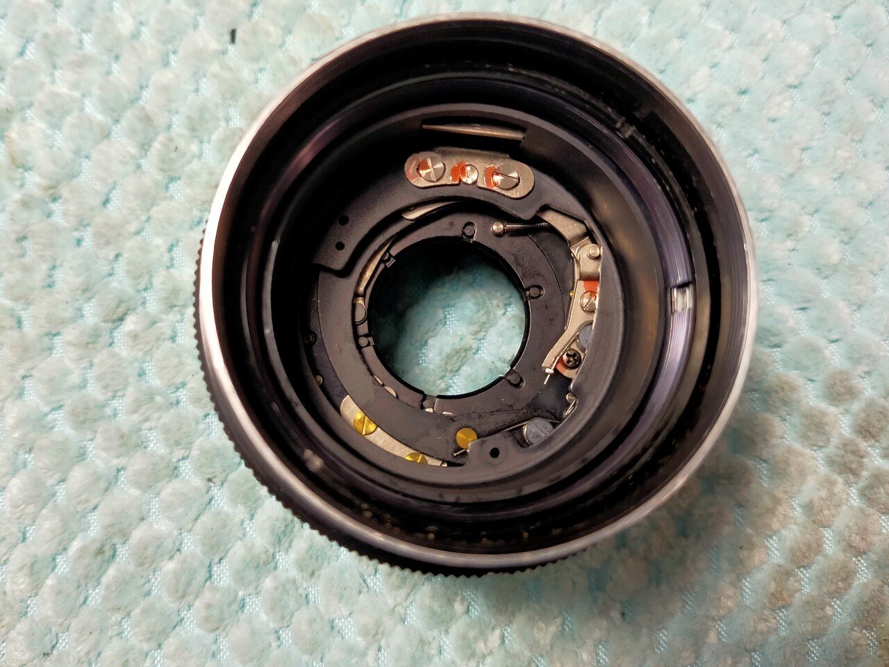 Olympus OM-System 100mm F/2.8の分解｜フィルムカメラ修理の