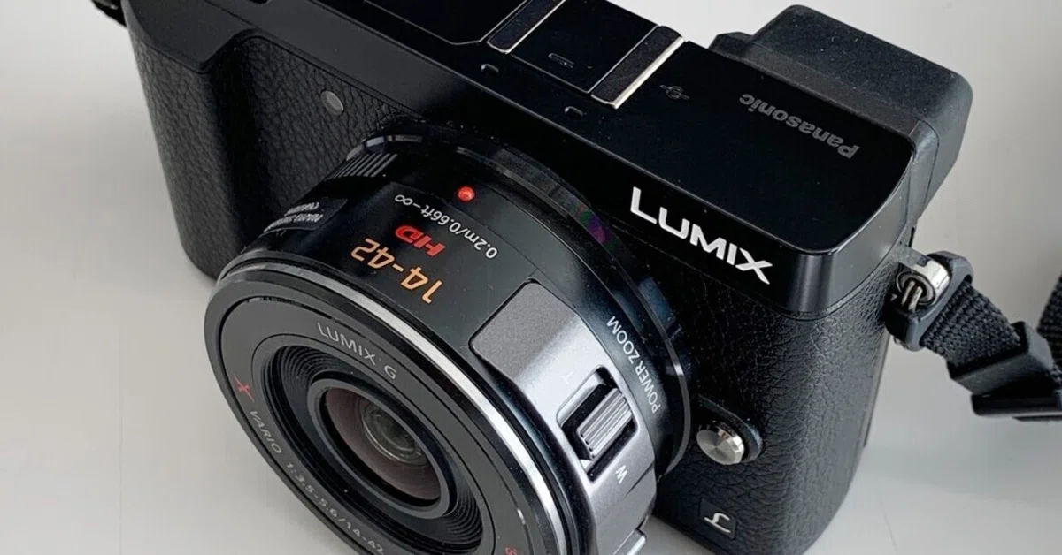 Panasonic の標準ズームレンズ LUMIX G X VARIO PZ 14-42mm / F3.5-5.6 