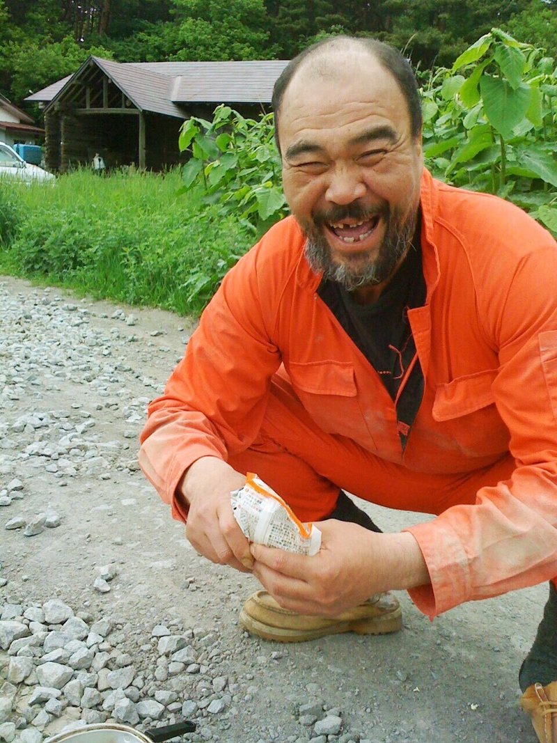 岩手・八幡平市の養豚場で働く安田（撮影＝ケンドー・カシン、１０年５月）