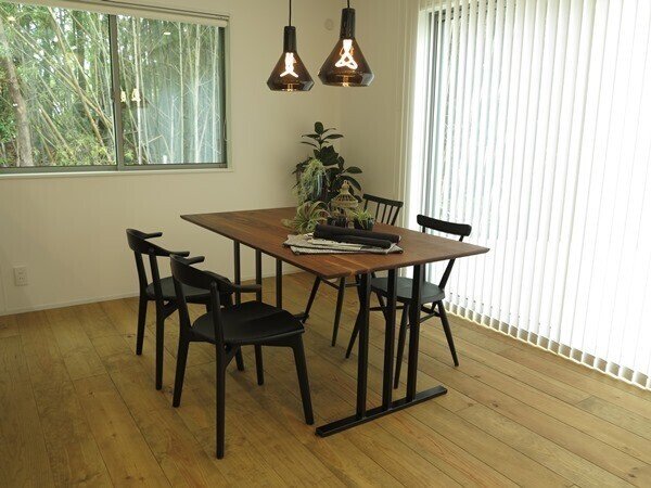 家具についてのアドバイスダイニングテーブルの選び方！天板の素材や