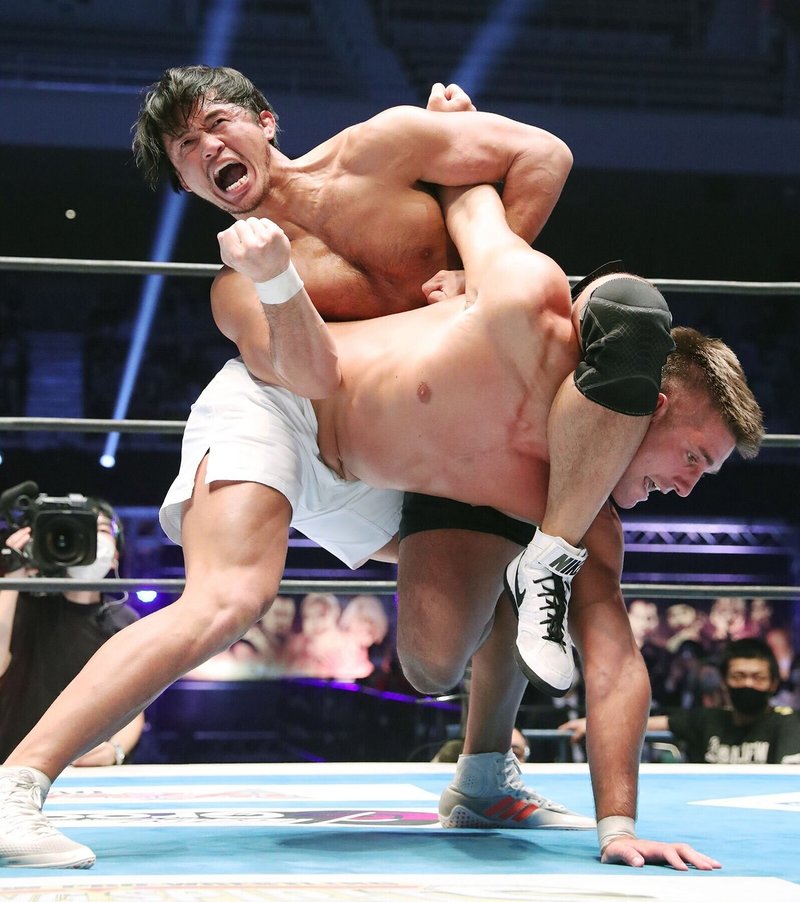 エキシビジョンで柴田はザックと対戦(21年10月、武道館)