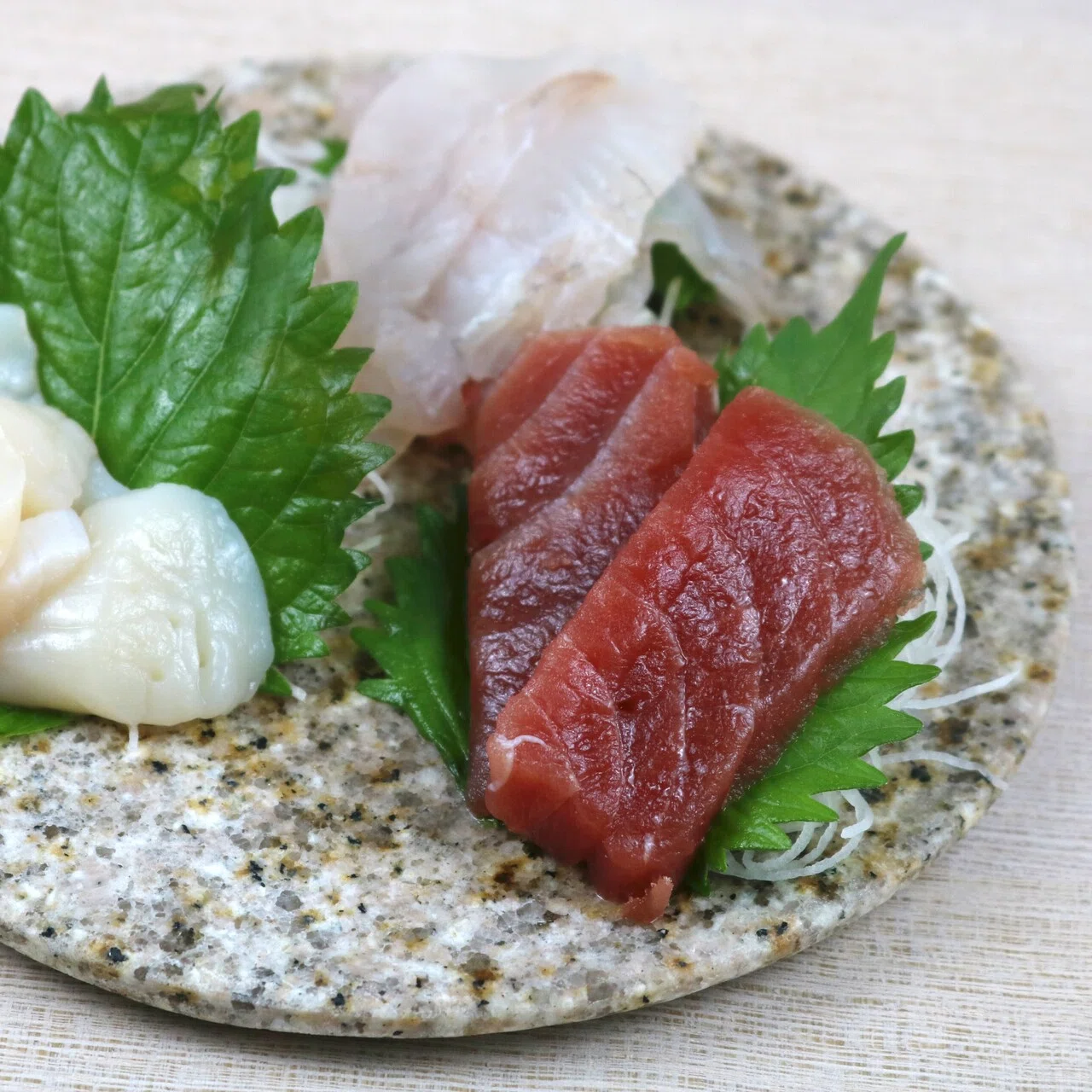 あたたかな火を眺めながら、ほくほくな食を味わう。石乃濱田が届ける