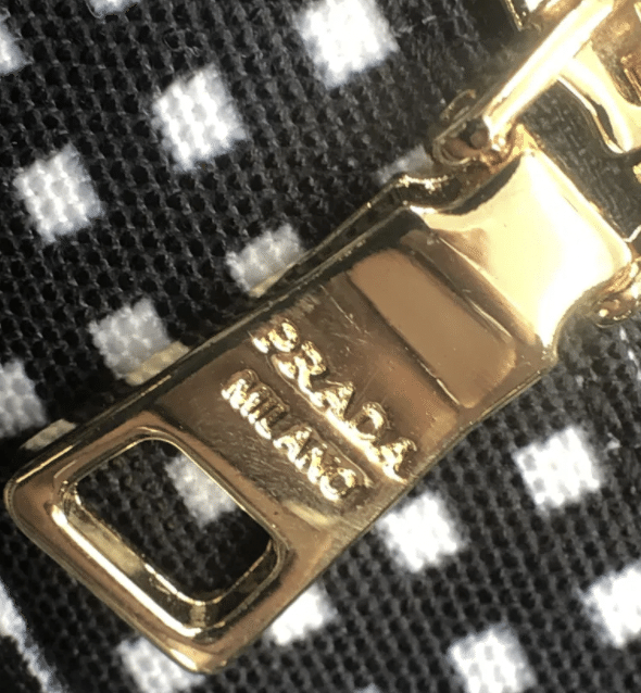 偽物が多いってホント！？PRADAの偽物の見分け方｜埼玉の出張買取