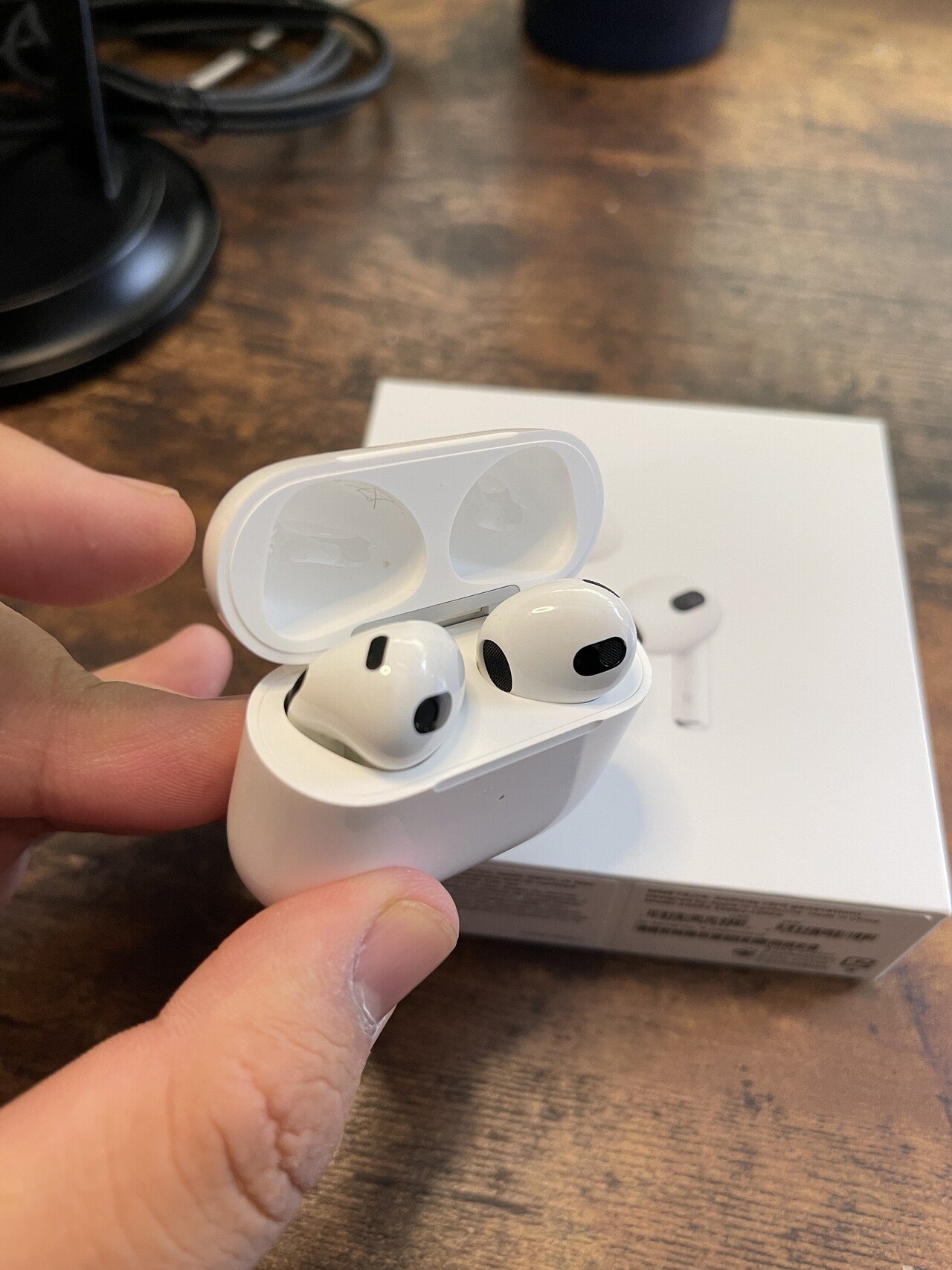 AirPods Pro のケースを無くした人間の末路｜宮島衣瑛 / Kirie MIYAJIMA