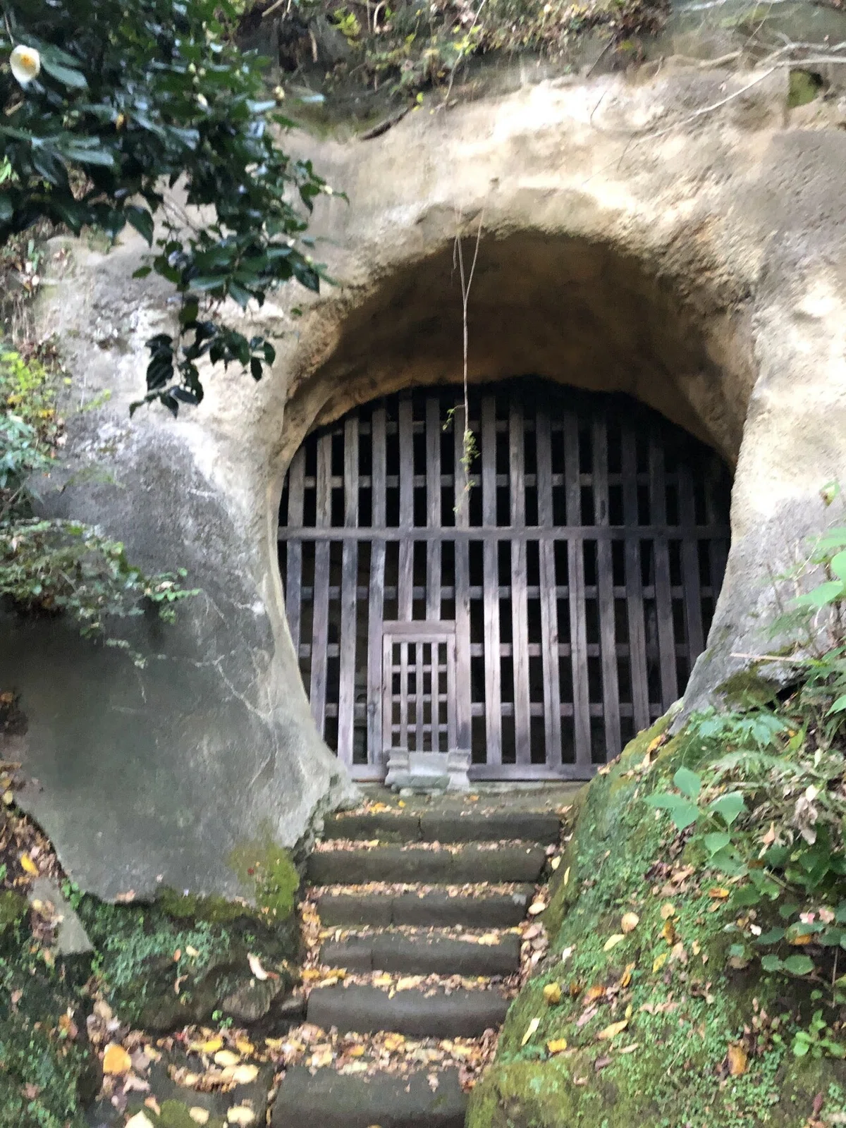 鎌倉 長谷寺近くのお寺で土牢のある光則寺|及川朝日