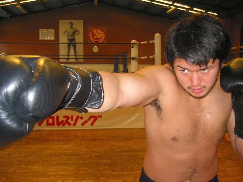 道場でトレーニングする柴田(04年6月)