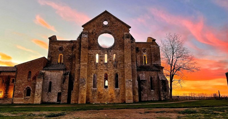 サン・ガルガーノ修道院跡を廃墟のまま残した奇跡