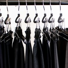 COMOLI(コモリ)25年初デリバリー、人気即完売のM65、復刻では COMOLI(コモリ)25年初デリバリー、人気即完売のM65、復刻では