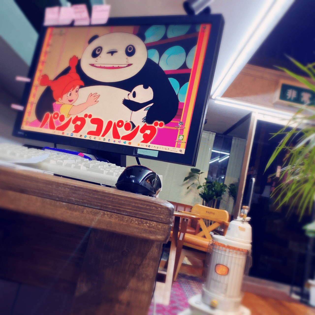 壁紙にビックリする中年 Tomoko A Note 壁紙にビックリする中年 Tomoko A Note