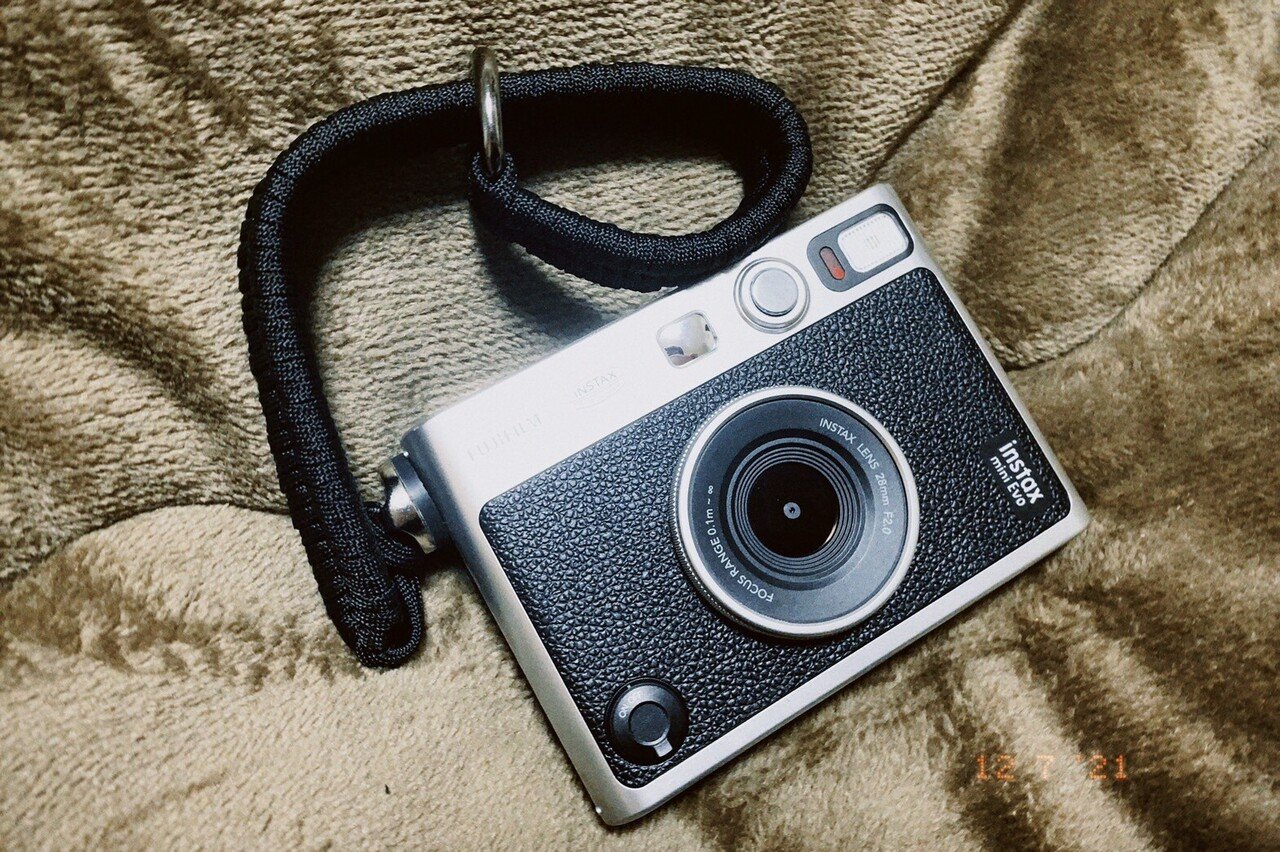 デジタルとフィルムの狭間にある”instax mini EVO”が心を奪って デジタルとフィルムの狭間にある”instax mini EVO”が心を奪って