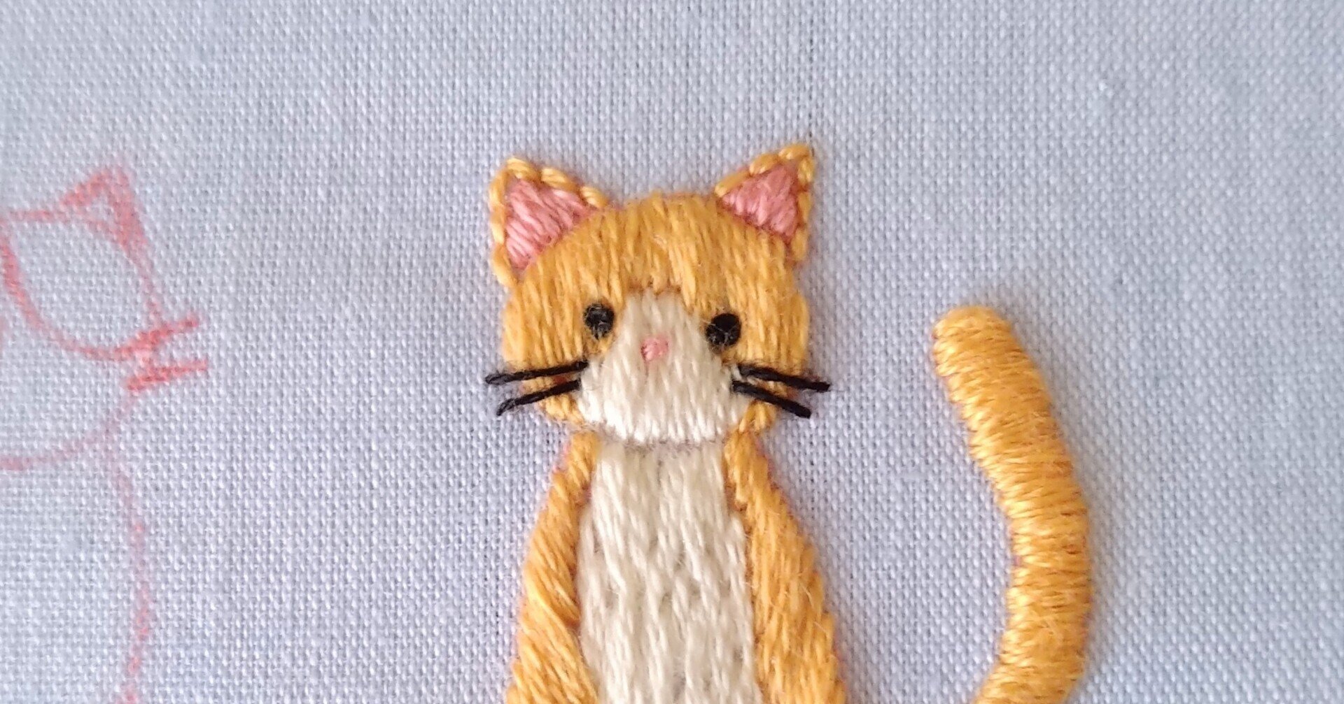 最高品質の 飾れるにゃんこのおヒゲ刺し 刺繍枠 壁掛け ハチワレ