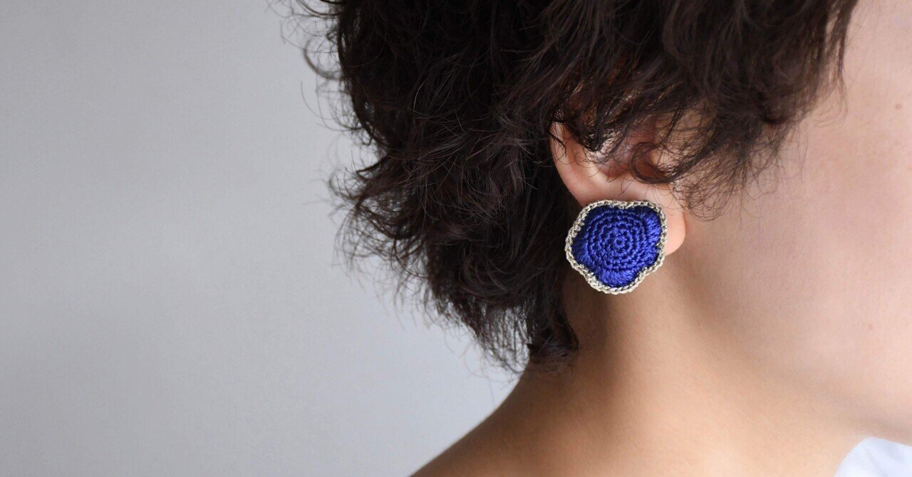 刺繍糸で編まれた 美しい色とかたち ひとりひとりに想いを届ける Meromero Meのかぎ編みアクセサリー Iichi Note