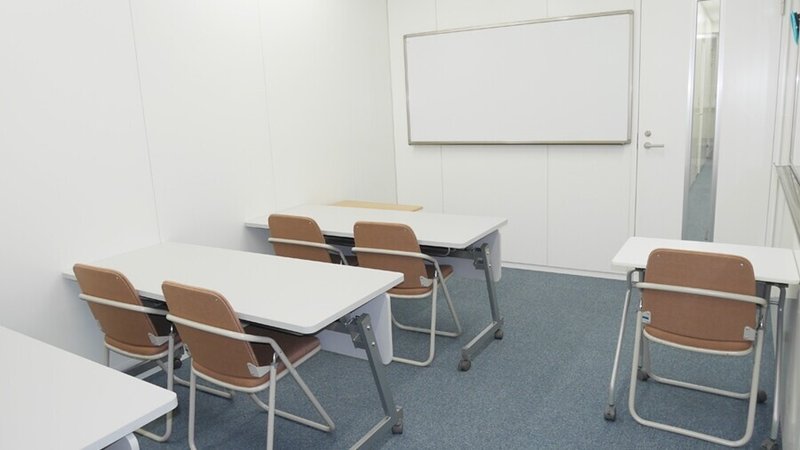 富士学院_少人数クラスのゼミ教室